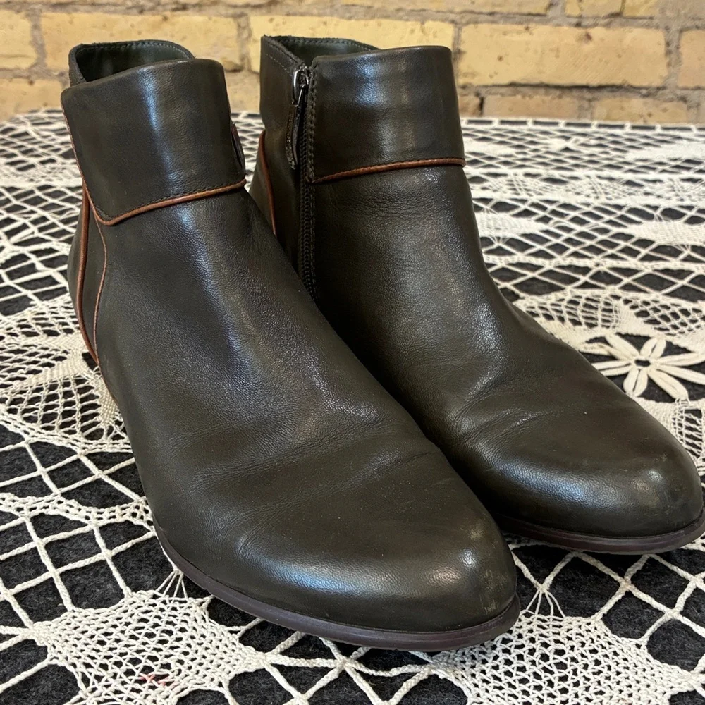 Regarde Le Ciel Stefany Olive Leather Ankle Boots with Contrast Trim - Picture 2 of 9